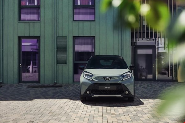 Hoe de autokeuring omgaat met elektrische en hybride technologie